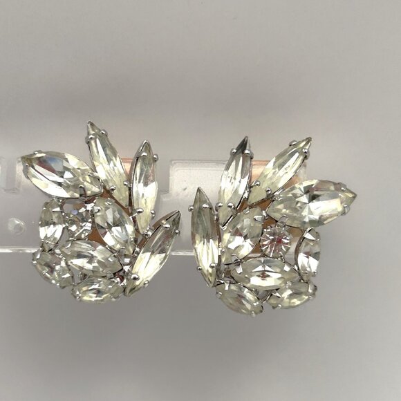 Vintage Weiss Clip On Earrings Rhinestone Cluster Spray Signed Silver Tone - Picture 13 of 16